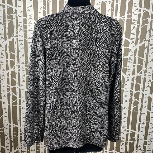 Chico's black and silver metallic tiger print asymmetrical zip front jacket sz 1 - Picture 5 of 16